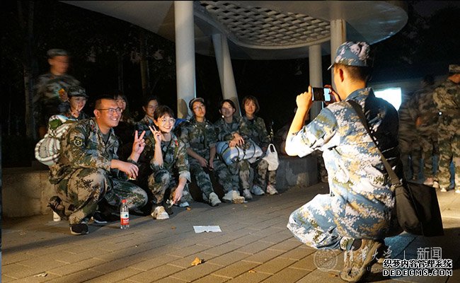 【组图】勇往直前！清华大学本科生新生军训拉练现场直击