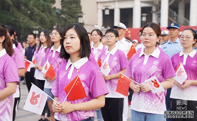 【组图】700余人参加2019-2020学年度清华大学升国旗仪式